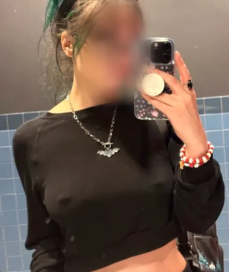 Amelie, 28
