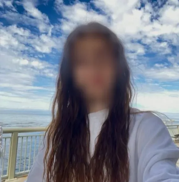 Andrea, 27