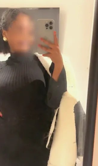 Daniela, 25