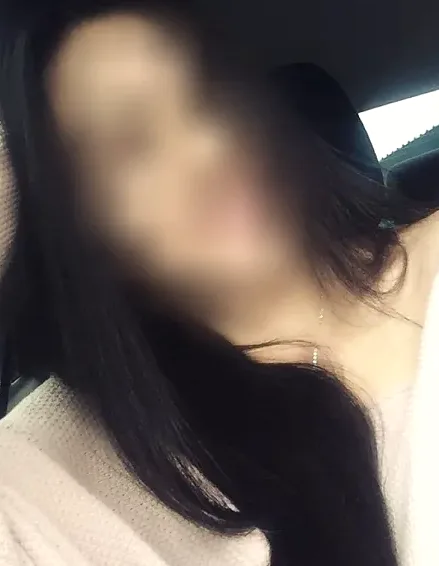 Emina, 34