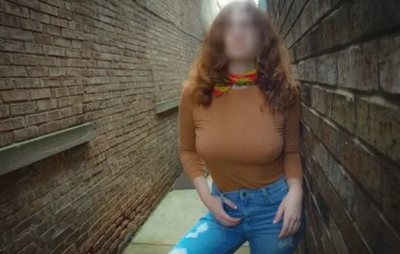 Isabella, 32