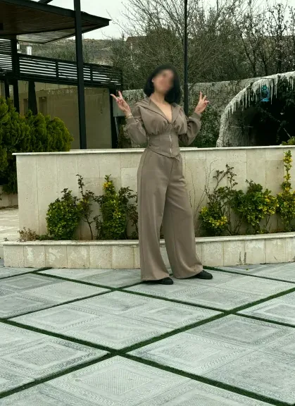 Julia, 34