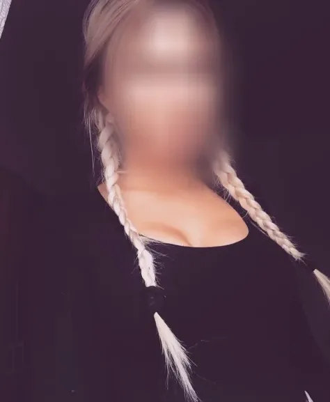Kathrin, 26