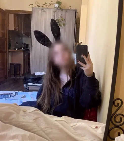 Michaela, 19