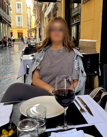 Mirela, 35