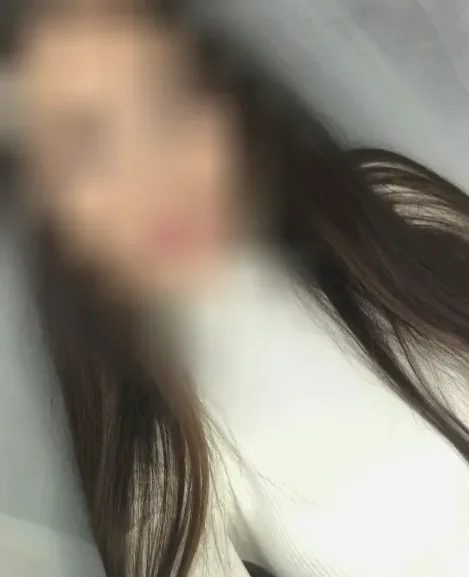 Nadine, 27