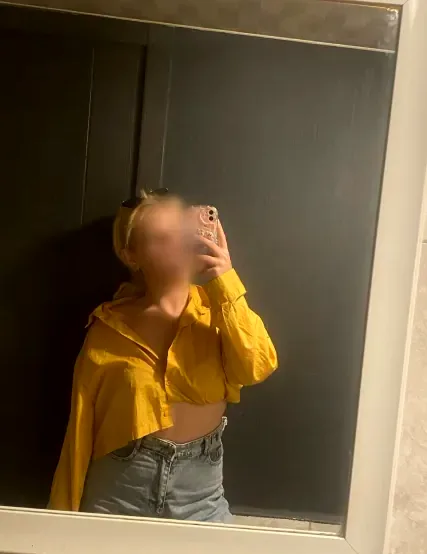 Nina, 23