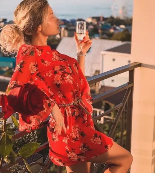 Sabine, 38