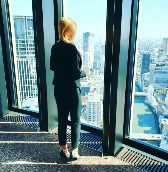 Viktoria, 32